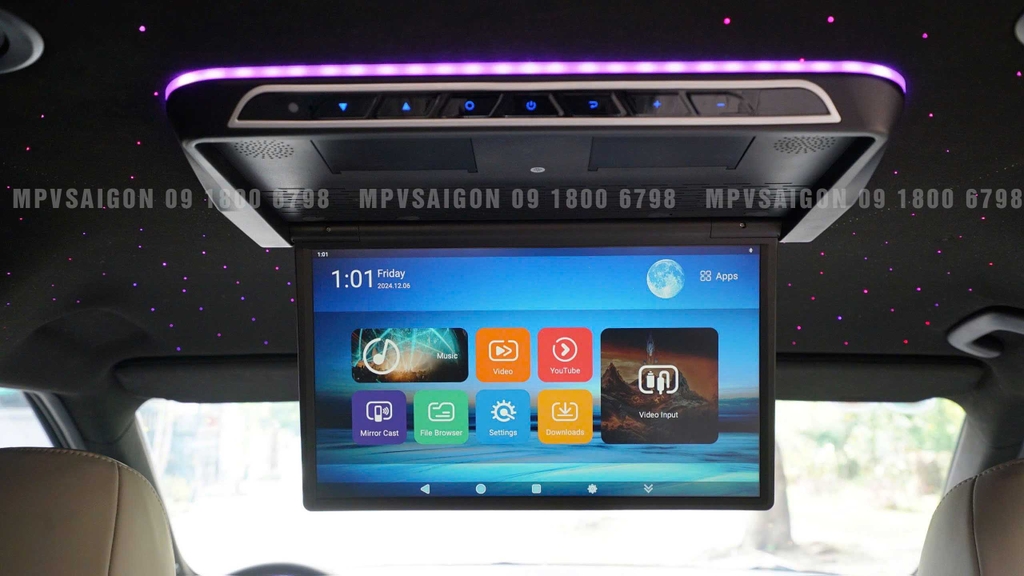 Màn hình trần gập mở tự động Kia Carnival 2025