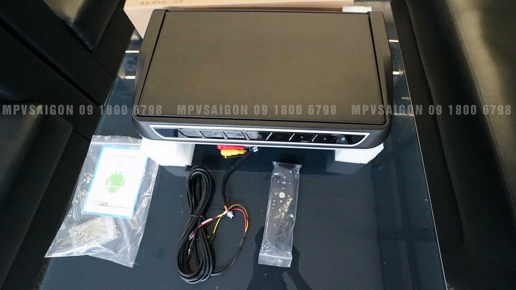 Màn hình trần gập mở tự động Kia Carnival 2025