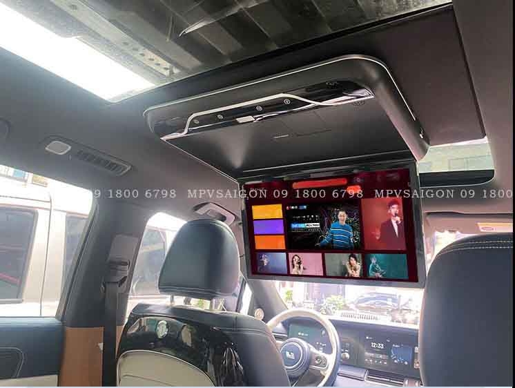 Màn hình trần Panorama cho xe cửa sổ trời toàn cảnh