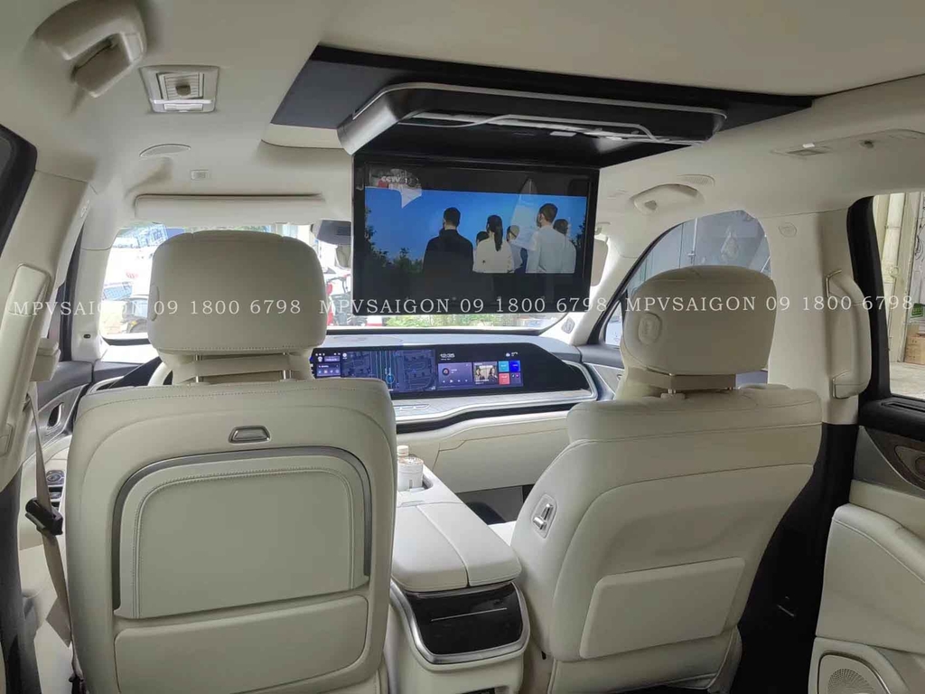 Màn hình trần Panorama cho xe cửa sổ trời toàn cảnh