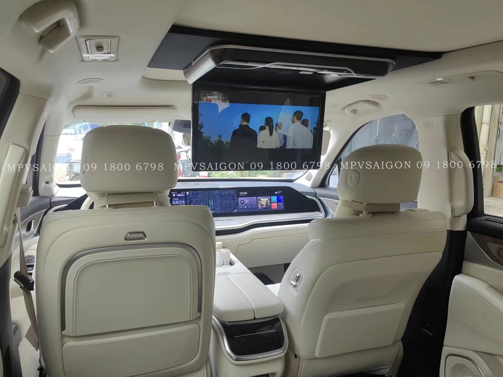 Màn hình trần Panorama cho xe cửa sổ trời toàn cảnh