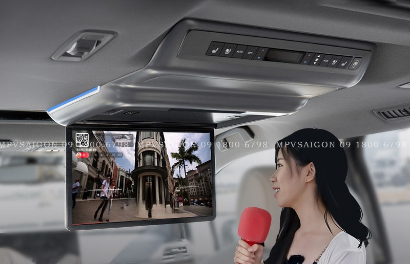 Màn hình trần Panorama cho xe cửa sổ trời toàn cảnh