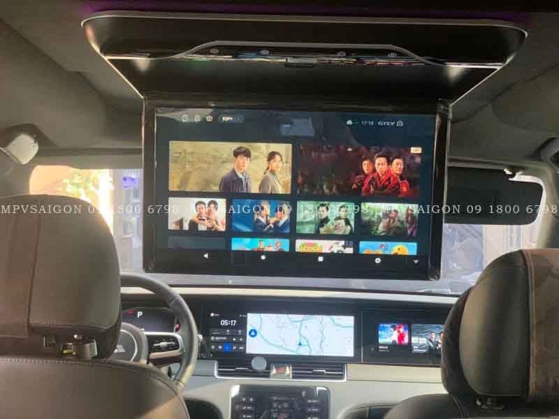 Màn hình trần Panorama cho xe cửa sổ trời toàn cảnh