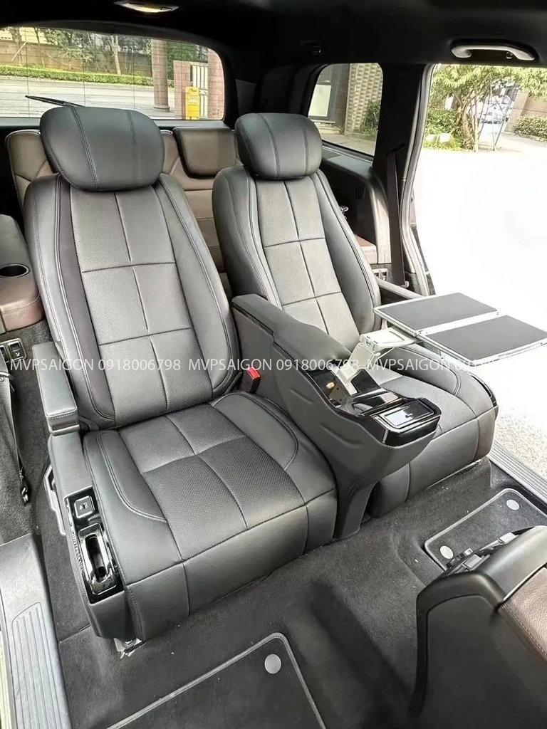 Mercedes Benz GLB độ  limousine có bàn làm việc