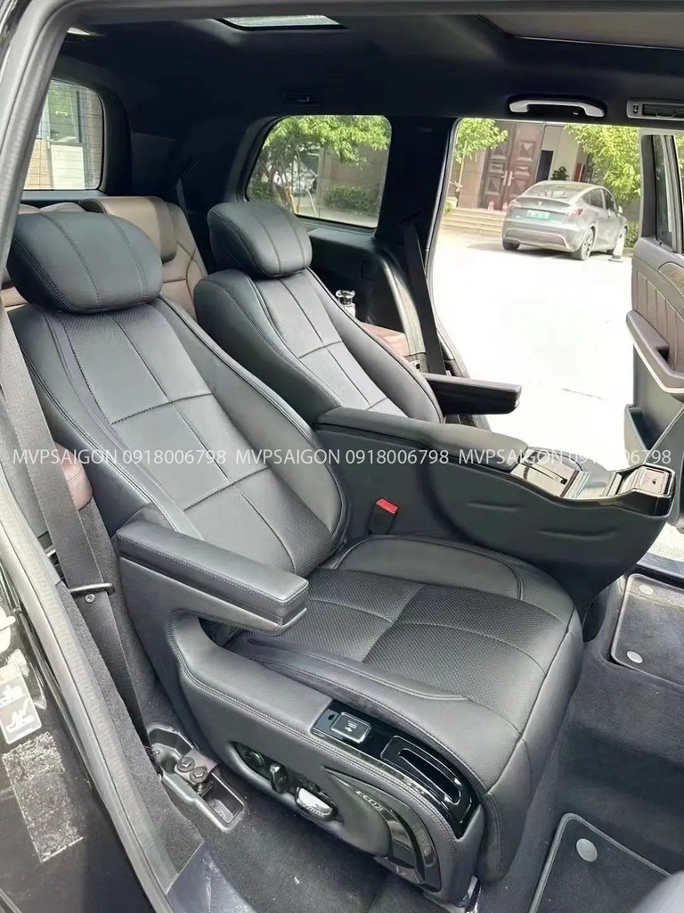 Mercedes Benz GLB độ  limousine có bàn làm việc