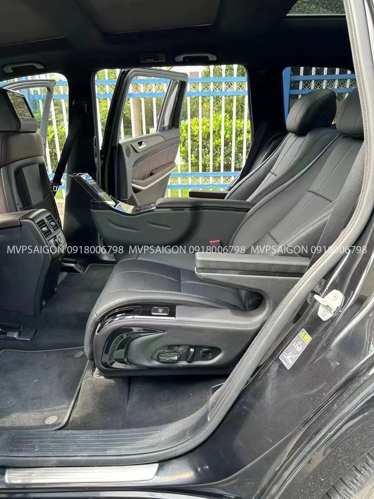 Mercedes Benz GLB độ  limousine có bàn làm việc