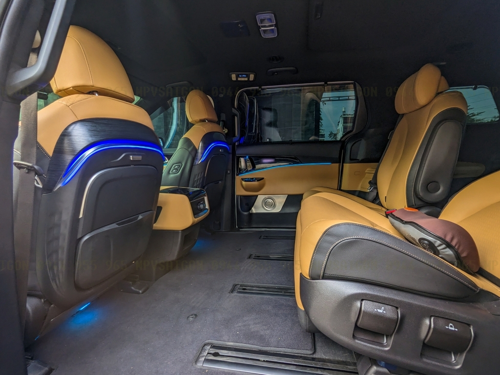 Bàn làm việc - bàn ăn xếp gọn lưng ghế cho Kia Carnival