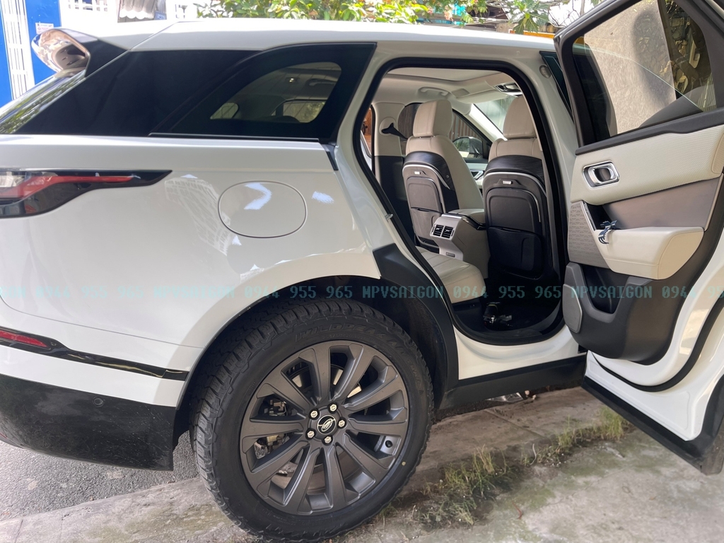 Nâng cấp bàn xếp lưng ghế Range Rover Velar