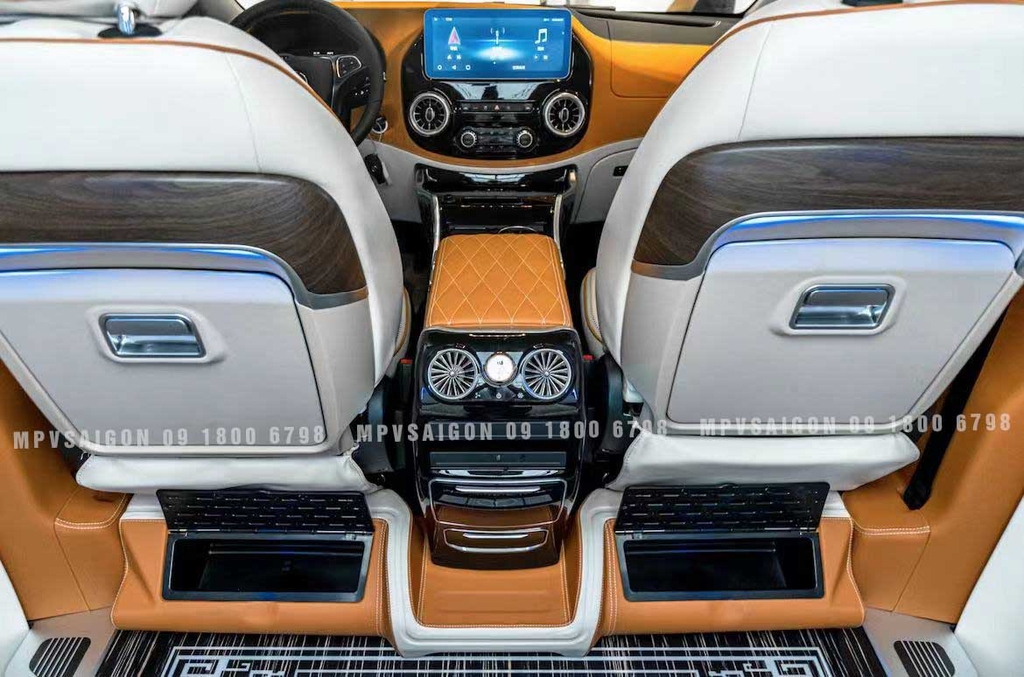 Con ngựa bệ tì tay Mercedes Benz V250 mẫu 2025
