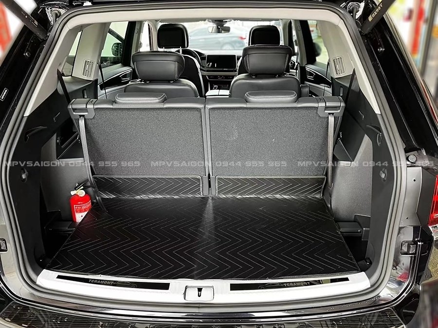 Volkswagen Teramont nâng cấp combo ghế limousine và con ngựa tủ lạnh