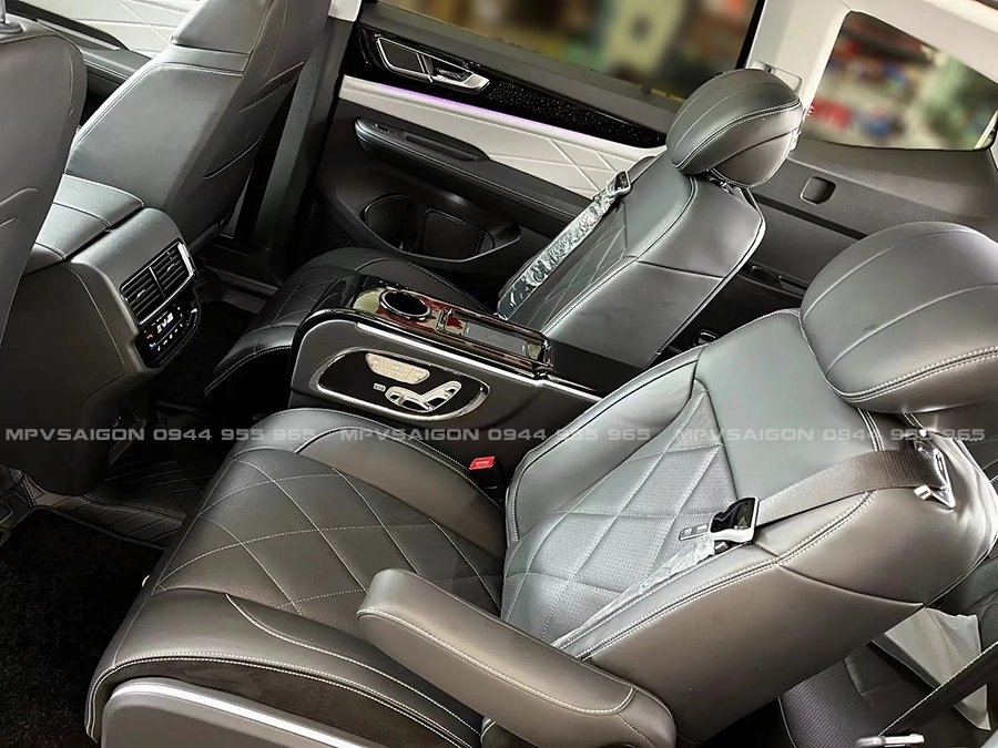 Volkswagen Teramont nâng cấp combo ghế limousine và con ngựa tủ lạnh