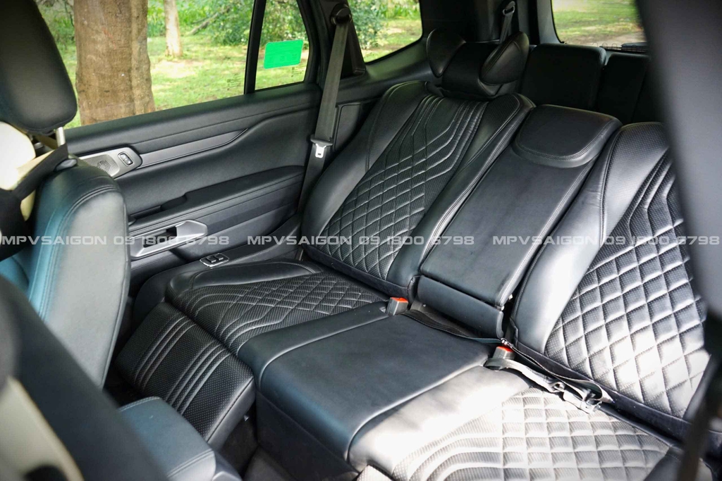 Nâng cấp ghế Limousine Ford Everest 2025: kinh nghiệm và báo giá mới nhất