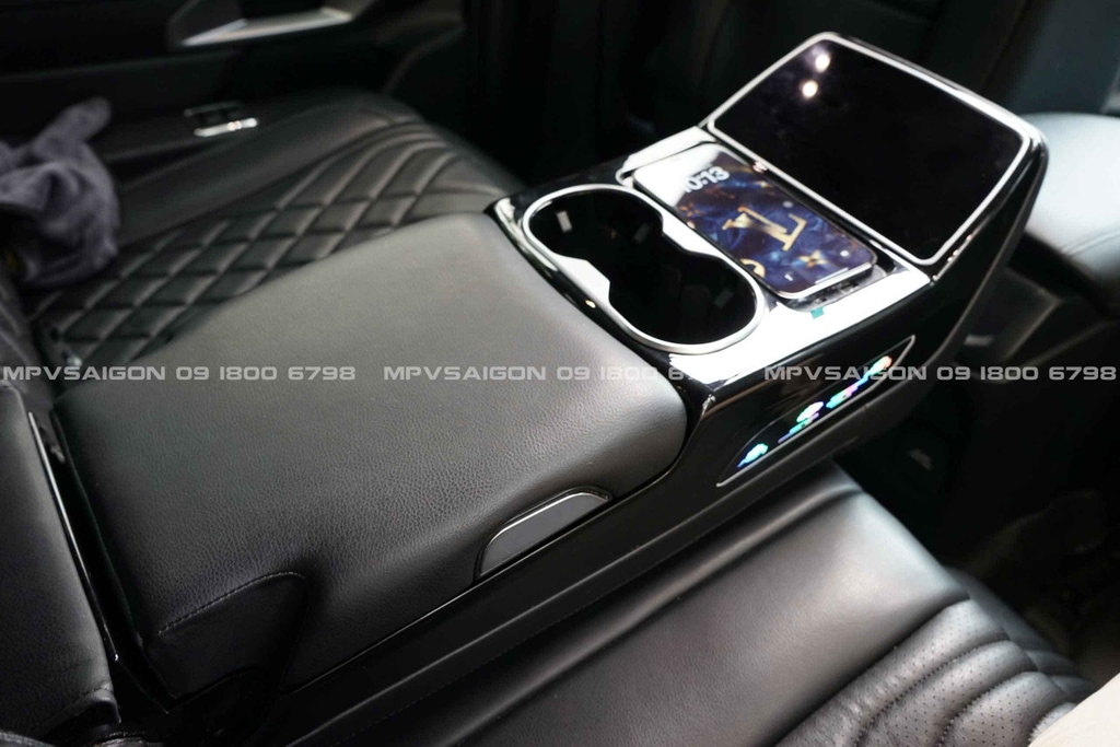 Nâng cấp ghế Limousine Ford Everest 2025: kinh nghiệm và báo giá mới nhất