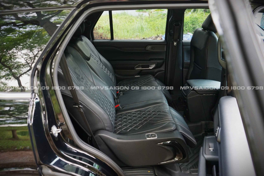 Nâng cấp ghế Limousine Ford Everest 2025: kinh nghiệm và báo giá mới nhất