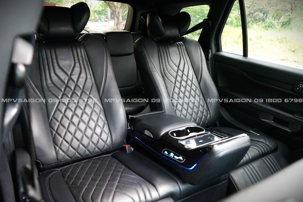 Nâng cấp ghế Limousine Ford Everest 2025: kinh nghiệm và báo giá mới nhất