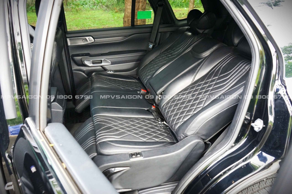 Nâng cấp ghế Limousine Ford Everest 2025: kinh nghiệm và báo giá mới nhất