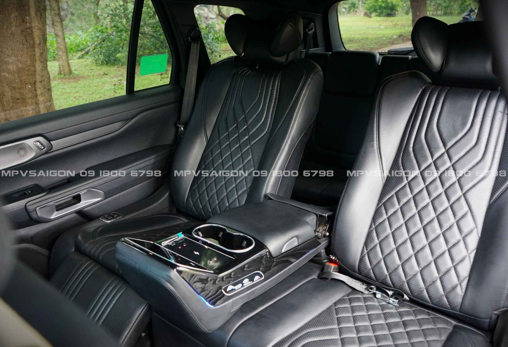 Nâng cấp ghế Limousine Ford Everest 2025: kinh nghiệm và báo giá mới nhất