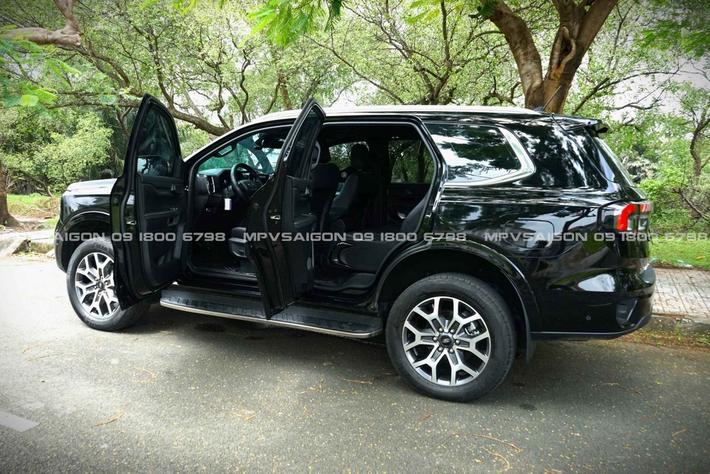 Nâng cấp ghế Limousine Ford Everest 2025: kinh nghiệm và báo giá mới nhất