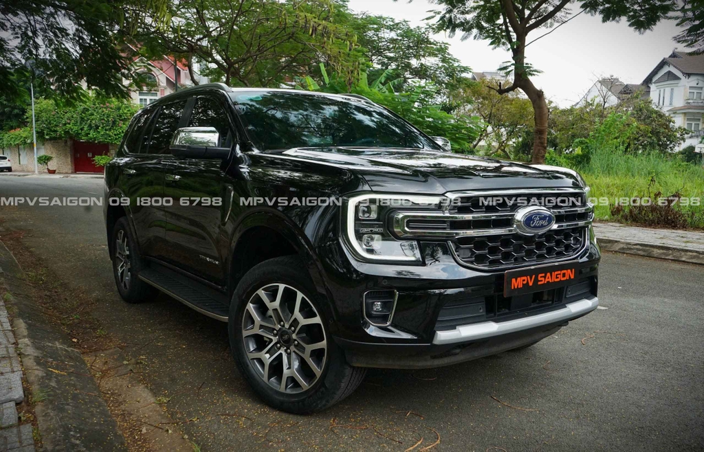 Nâng cấp ghế Limousine Ford Everest 2025: kinh nghiệm và báo giá mới nhất