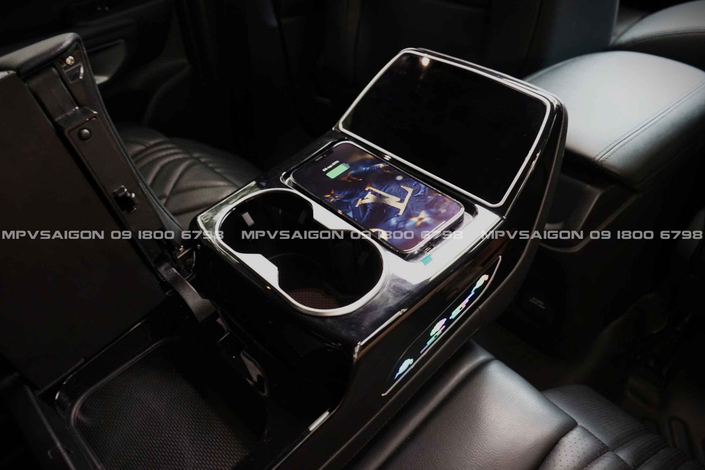 Nâng cấp ghế Limousine Ford Everest 2025: kinh nghiệm và báo giá mới nhất