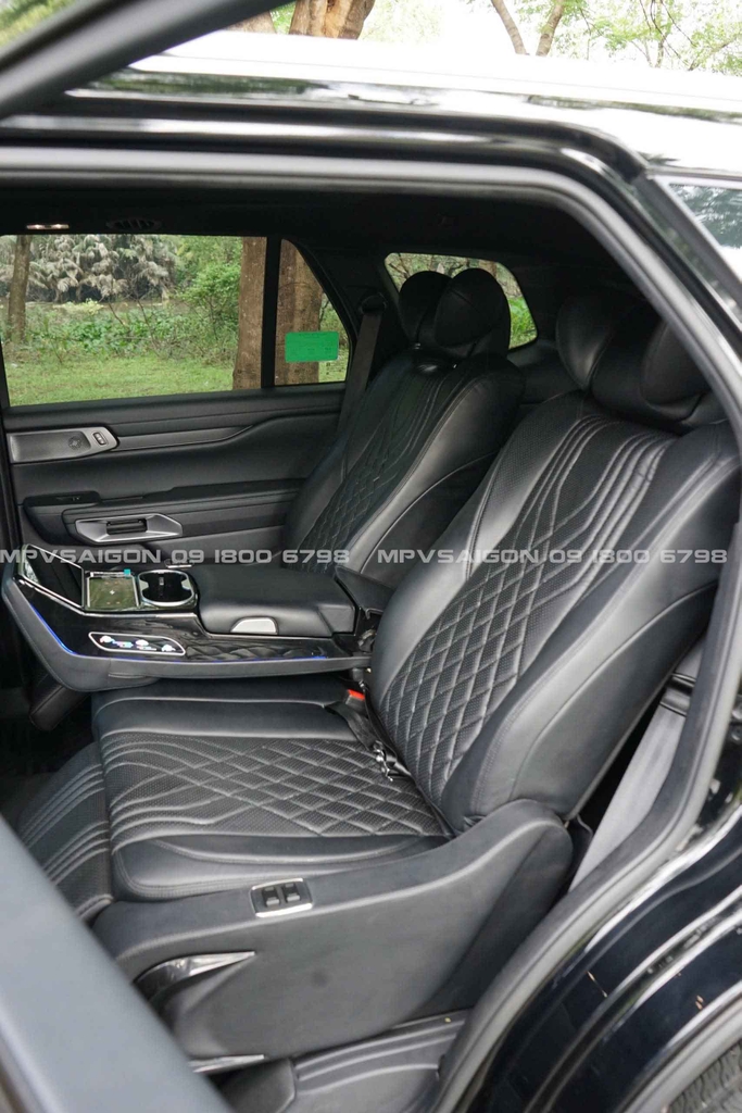 Nâng cấp ghế Limousine Ford Everest 2025: kinh nghiệm và báo giá mới nhất