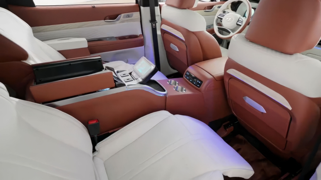 Nâng cấp Limousine thương gia Hyundai Palisade
