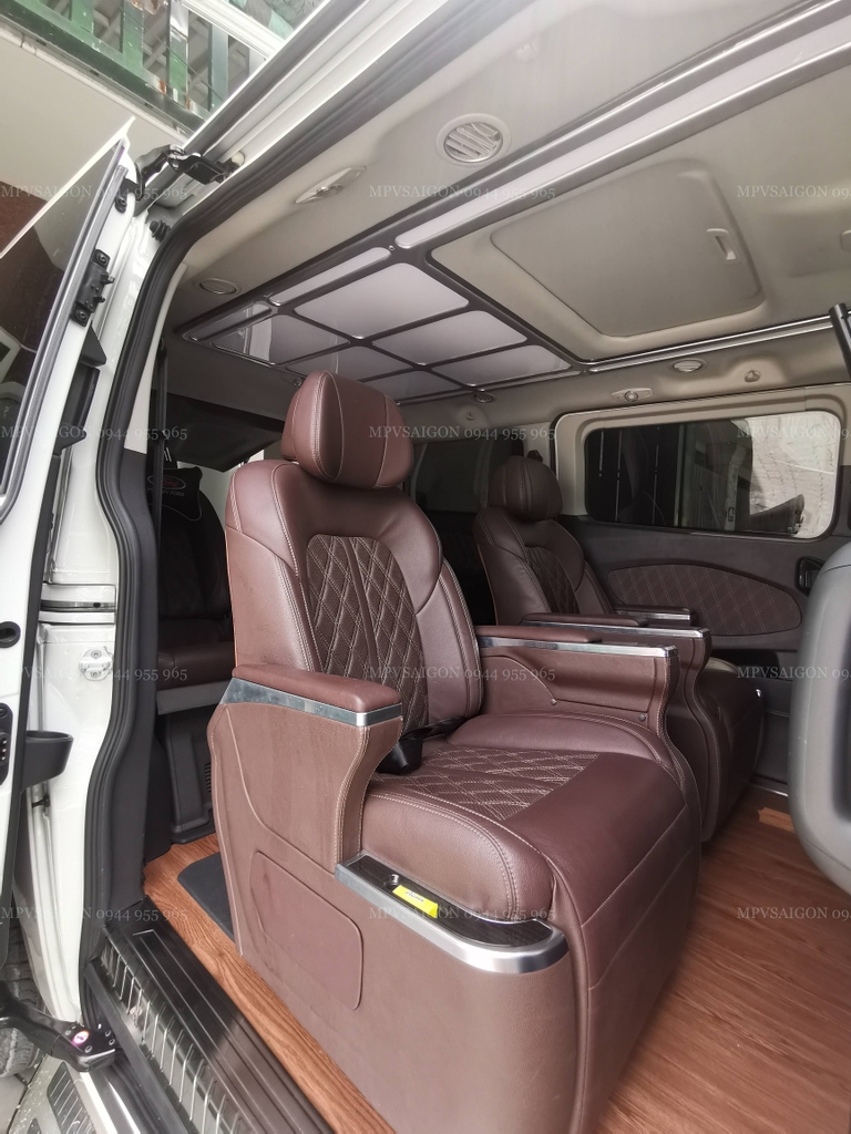 Độ nội thất Ford Tourneo Limousine thương gia cao cấp