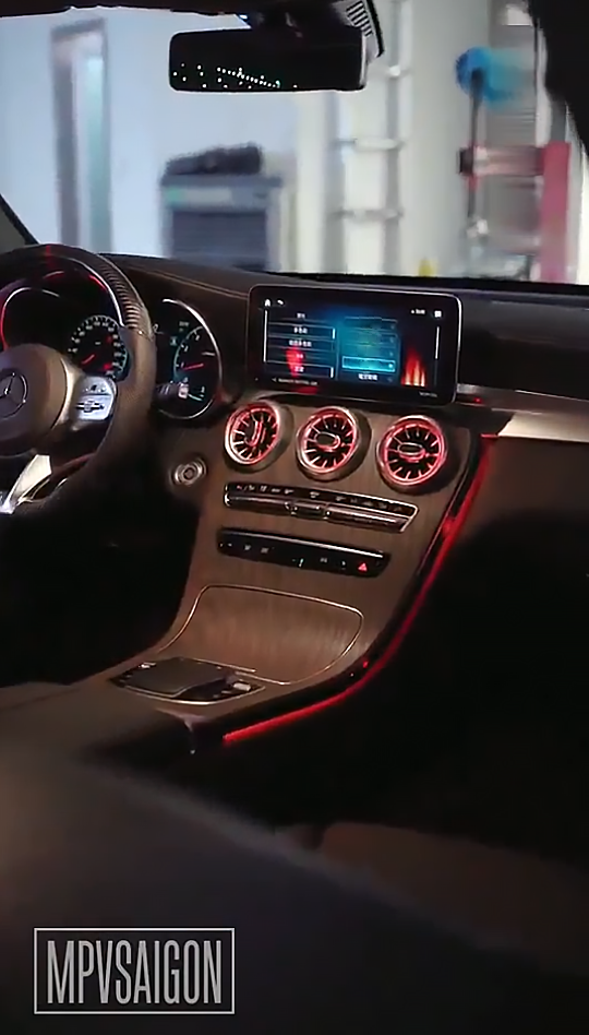 Nâng cấp toàn diện Mercedes-Benz C300 AMG thành Mercedes-AMG GLC 63