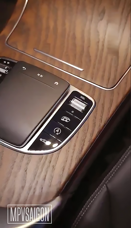 Nâng cấp toàn diện Mercedes-Benz C300 AMG thành Mercedes-AMG GLC 63