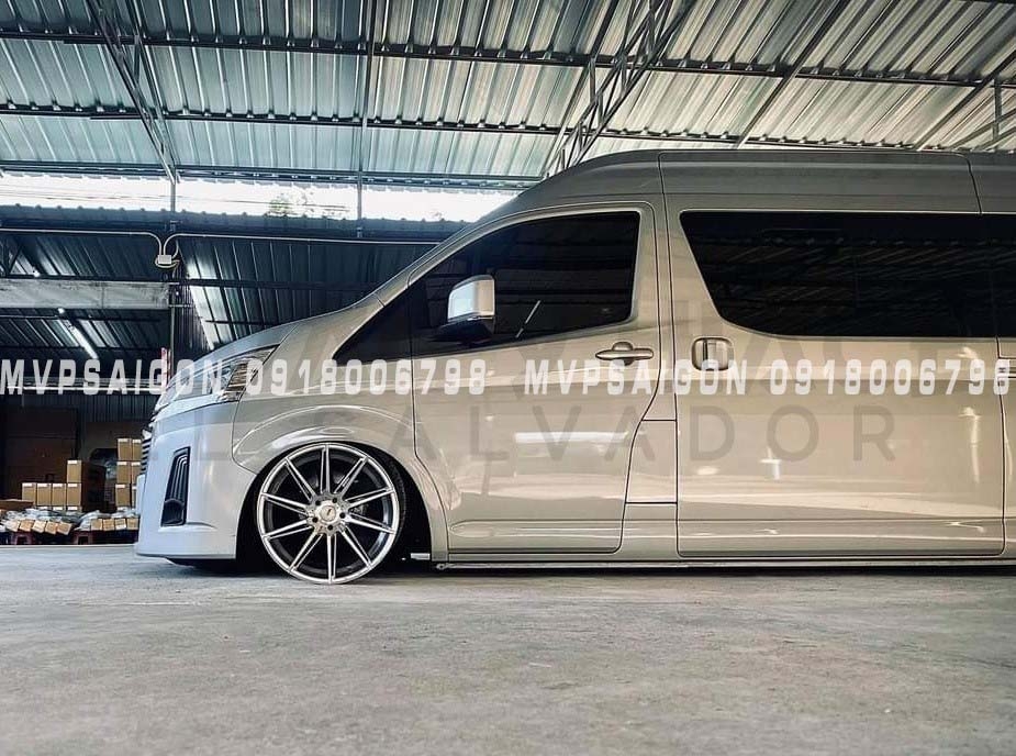 Nâng cấp Toyota Alphard bản thương gia 4 chỗ có vách ngăn