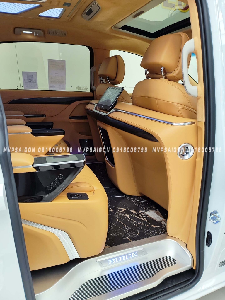 Nâng cấp Toyota Alphard bản thương gia 4 chỗ có vách ngăn