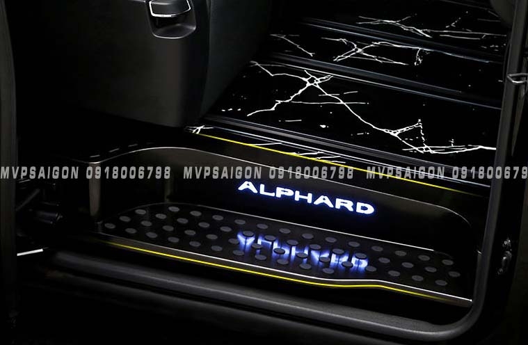 Ốp bậc lên xuống hợp kim nhôm dành cho Toyota Alphard