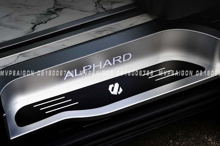 Ốp bậc lên xuống hợp kim nhôm dành cho Toyota Alphard