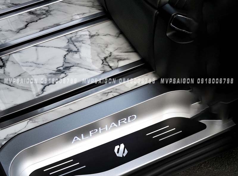 Ốp bậc lên xuống hợp kim nhôm dành cho Toyota Alphard