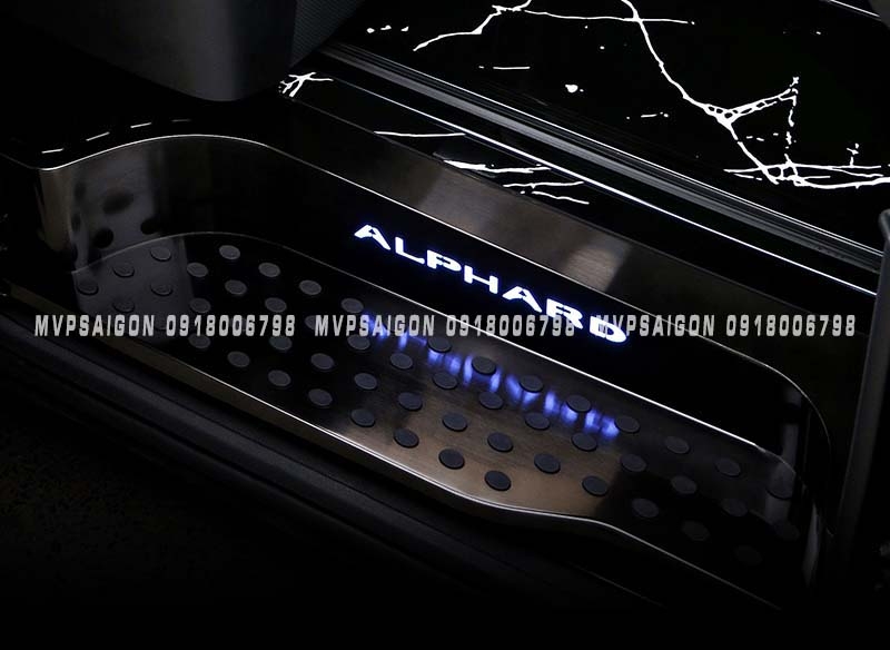 Ốp bậc lên xuống hợp kim nhôm dành cho Toyota Alphard