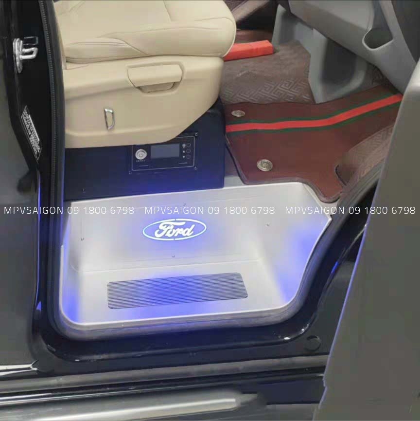 Ốp nhôm - ốp inox chống trầy cho Ford Transit mới 2024