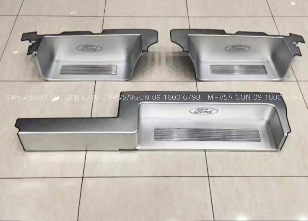 Ốp nhôm - ốp inox chống trầy cho Ford Transit mới 2024