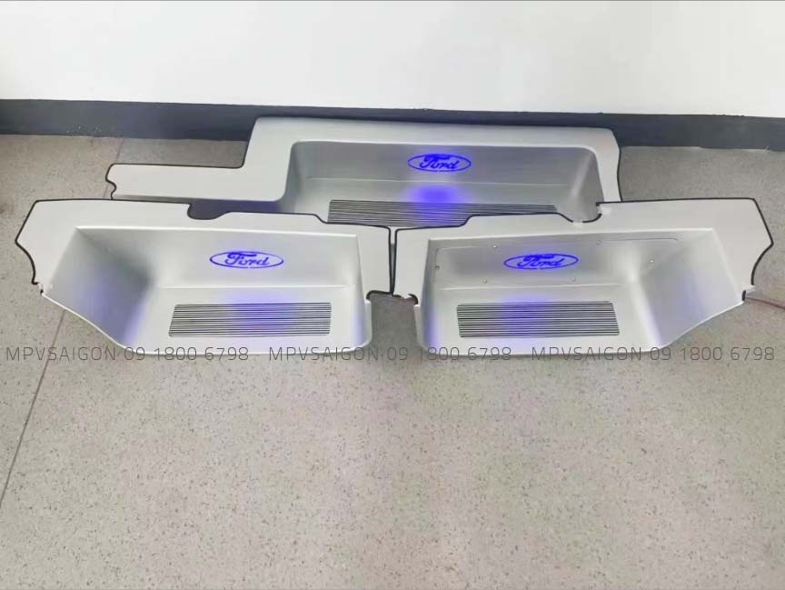 Ốp nhôm - ốp inox chống trầy cho Ford Transit mới 2024