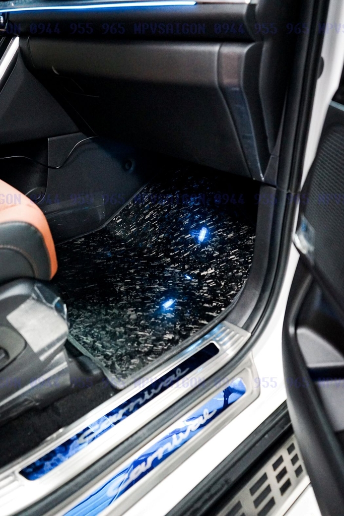 Sàn Carbon cho Kia Carnival 8 chỗ 7 chỗ: Báo giá và kinh nghiệm lựa chọn mới nhất