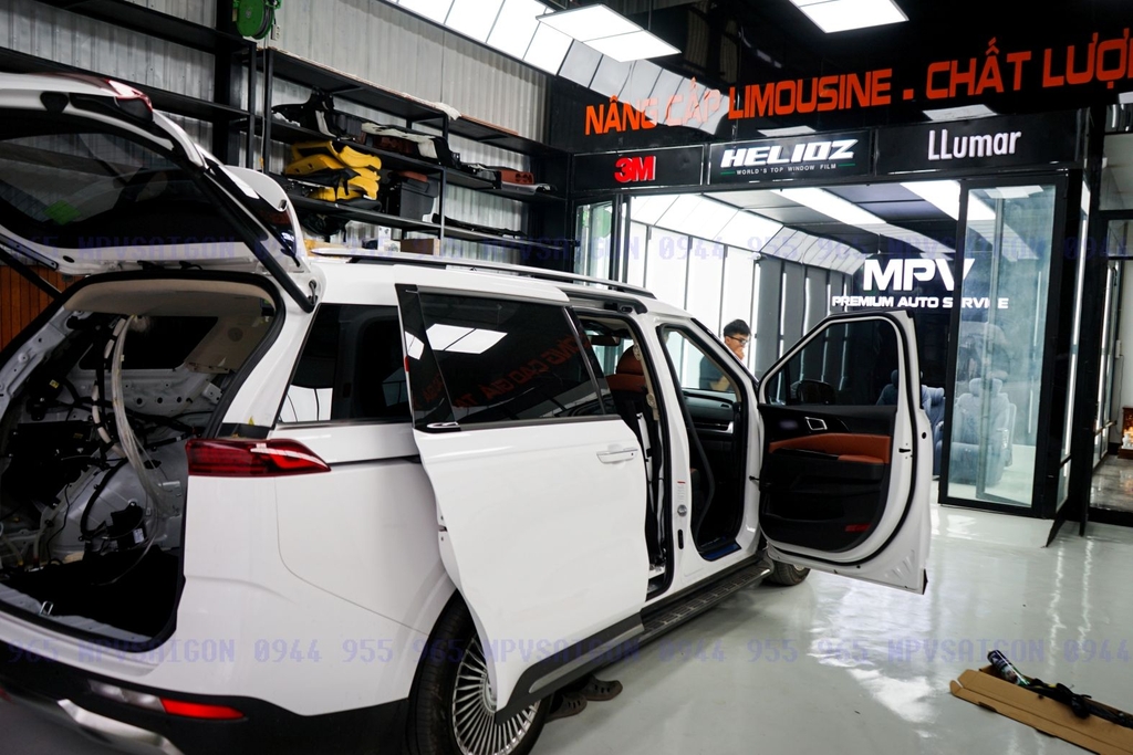 Sàn Carbon cho Kia Carnival 8 chỗ 7 chỗ: Báo giá và kinh nghiệm lựa chọn mới nhất