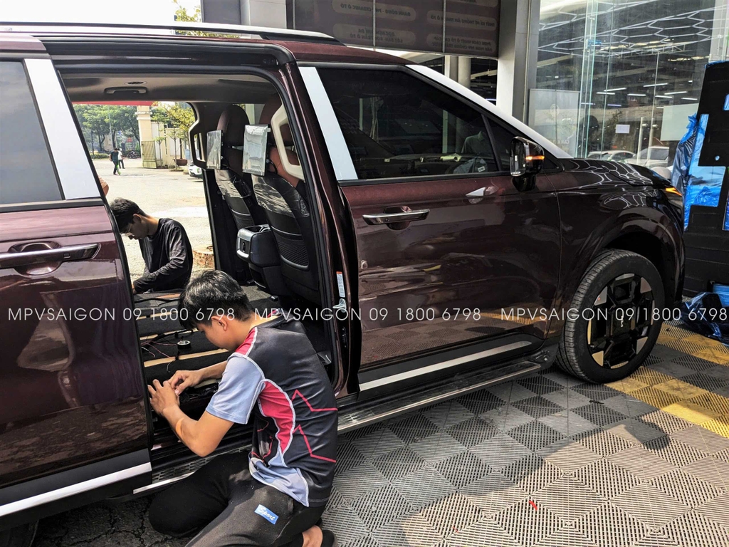 SÀN FORGED CARBON LÁ VÀNG DÀNH CHO NEW KIA CARNIVAL 2024 2025