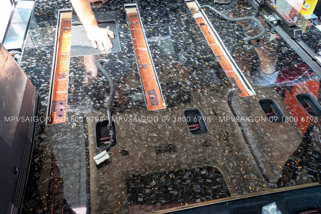 Sàn Carbon LOGO LED -KIA Carnival 2024 2025: báo giá cạnh tranh nhất