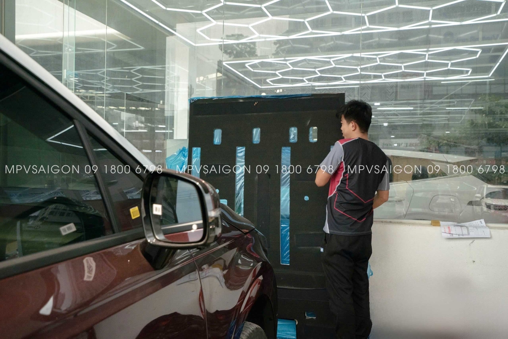 Sàn Carbon cho Volkswagen Viloran 2024 sản xuất tại MPVSAIGON