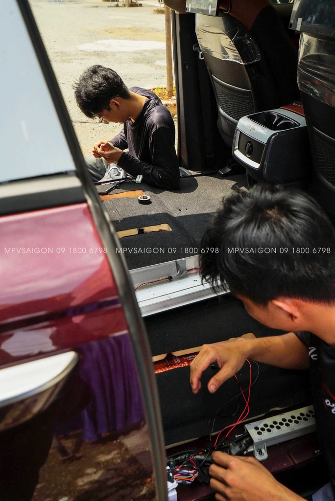 SÀN FORGED CARBON LÁ VÀNG DÀNH CHO NEW KIA CARNIVAL 2024 2025