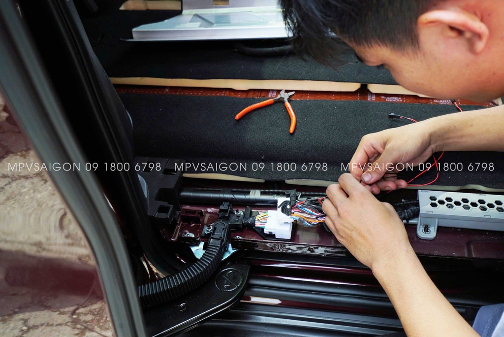 SÀN FORGED CARBON LÁ VÀNG DÀNH CHO NEW KIA CARNIVAL 2024 2025