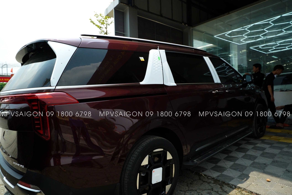 SÀN FORGED CARBON LÁ VÀNG DÀNH CHO NEW KIA CARNIVAL 2024 2025