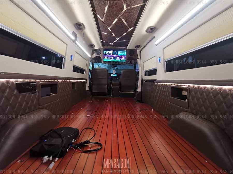 Sàn SPC vân gỗ Ford Transit