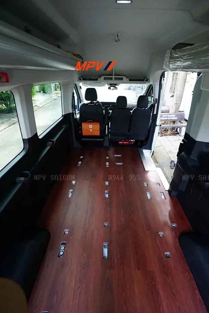 Sàn SPC vân gỗ Ford Transit