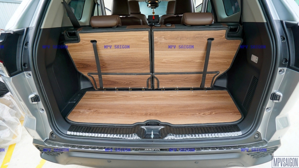 Sàn gỗ SPC Toyota Innova Cross 2025