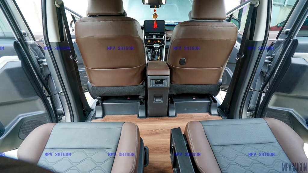 Sàn gỗ SPC Toyota Innova Cross 2025